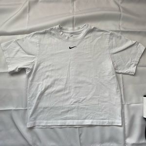 Extra Small Women Loose Fit Tee Shirt from Nike White
